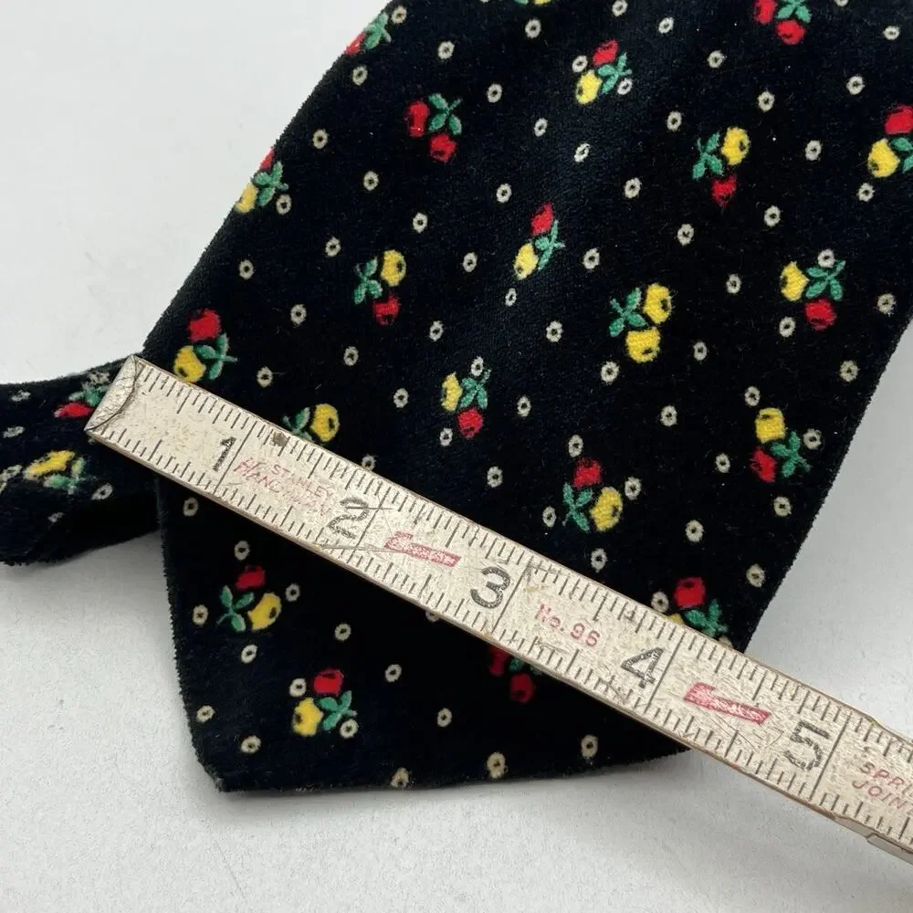 Vtg Black Velvet Cherry Fruit Mens Tie Red Yellow Cotton Retro 1970s Kitsch 4.5